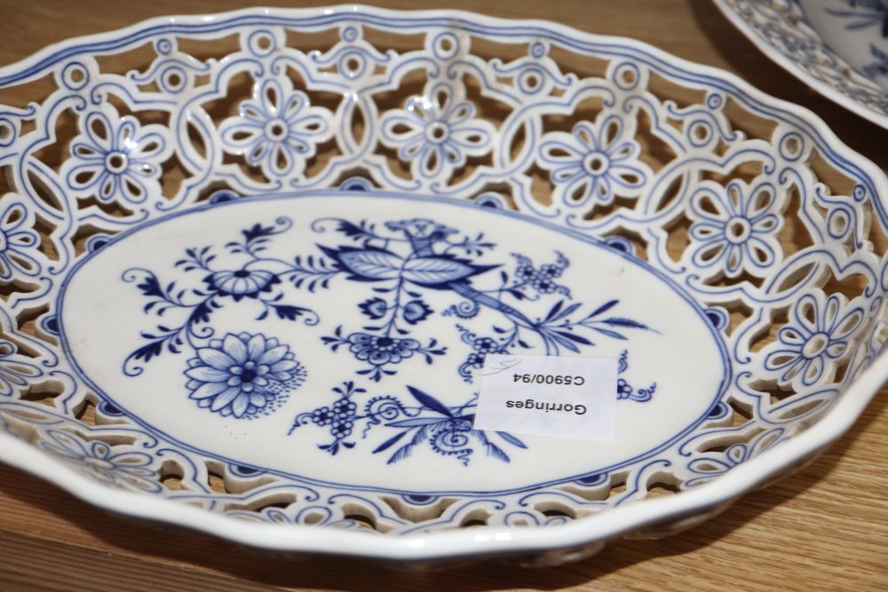 Meissen onion pattern reticulated dessert dishes and plates, late 19th/early 20th century, Large circular dish (5)